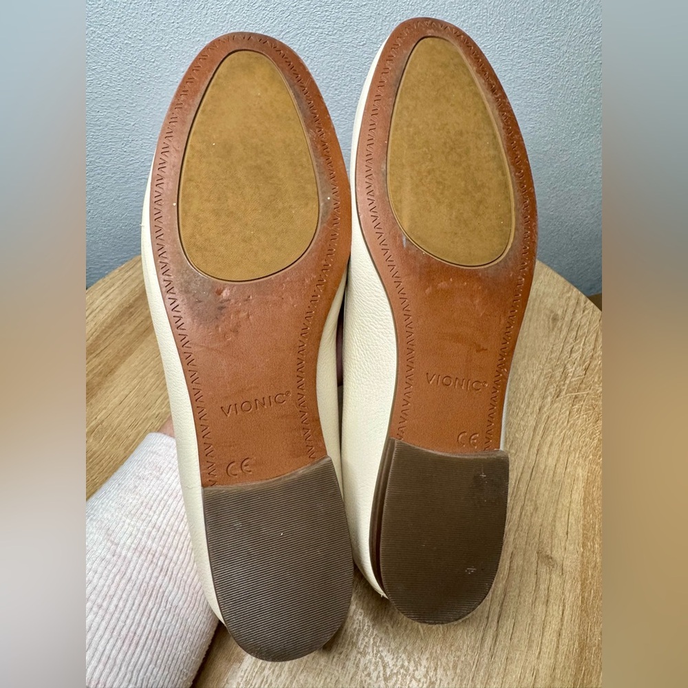 Vionic Willa II Loafer - Picture 2 of 9